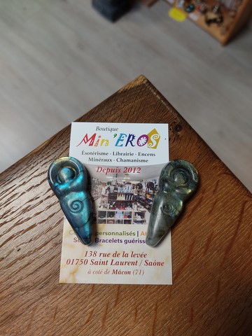 deesse du feminin en labradorite
