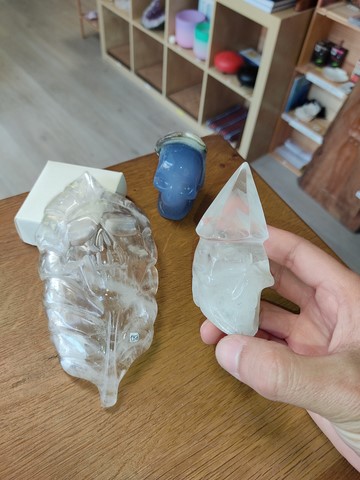 Boutique pierres naturelles Mâcon crâne de cristal
